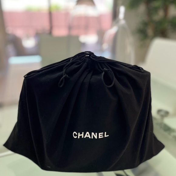 CHANEL Handbags - 🌸 Black Quilted Caviar Timeless Classic Petit Shopping Tote PST Gold Hardware
